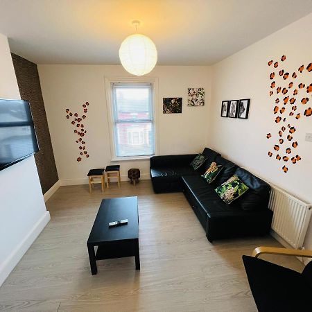 Safari Apartment, Free Parking, 10Min Walk To Blackpool Tower, Sleeps 12 Exterior foto