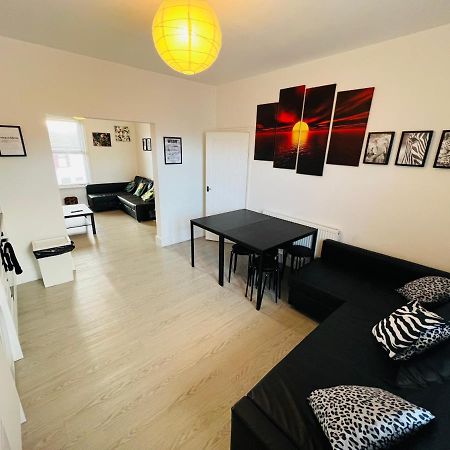 Safari Apartment, Free Parking, 10Min Walk To Blackpool Tower, Sleeps 12 Exterior foto