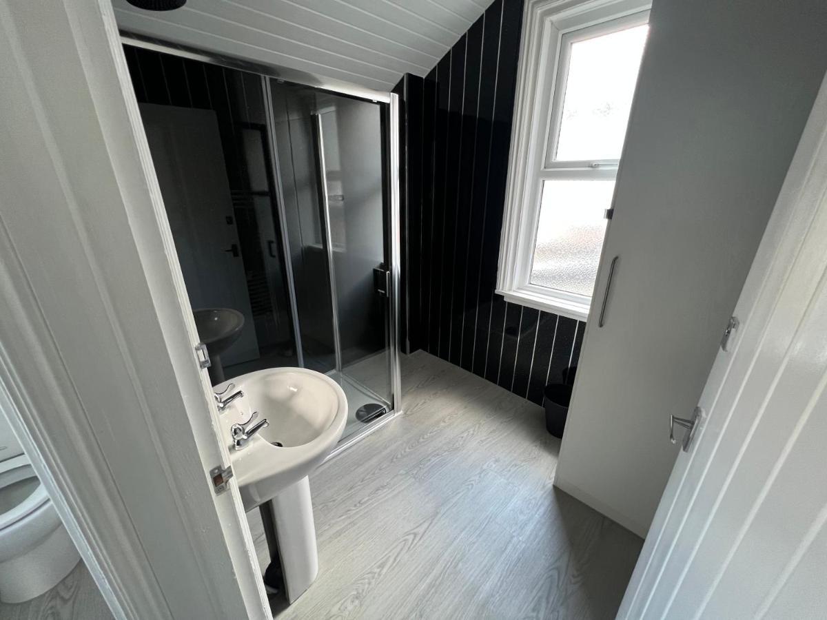 Safari Apartment, Free Parking, 10Min Walk To Blackpool Tower, Sleeps 12 Exterior foto