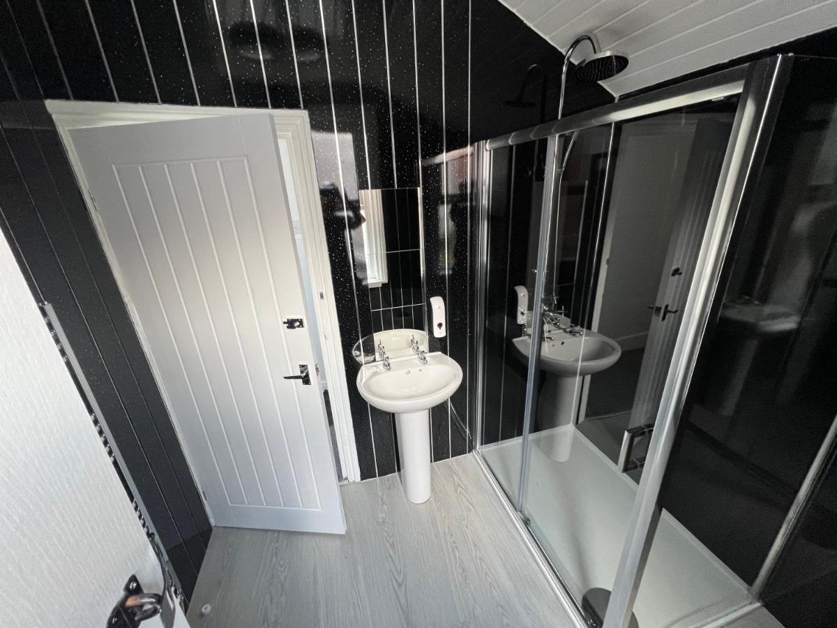 Safari Apartment, Free Parking, 10Min Walk To Blackpool Tower, Sleeps 12 Exterior foto