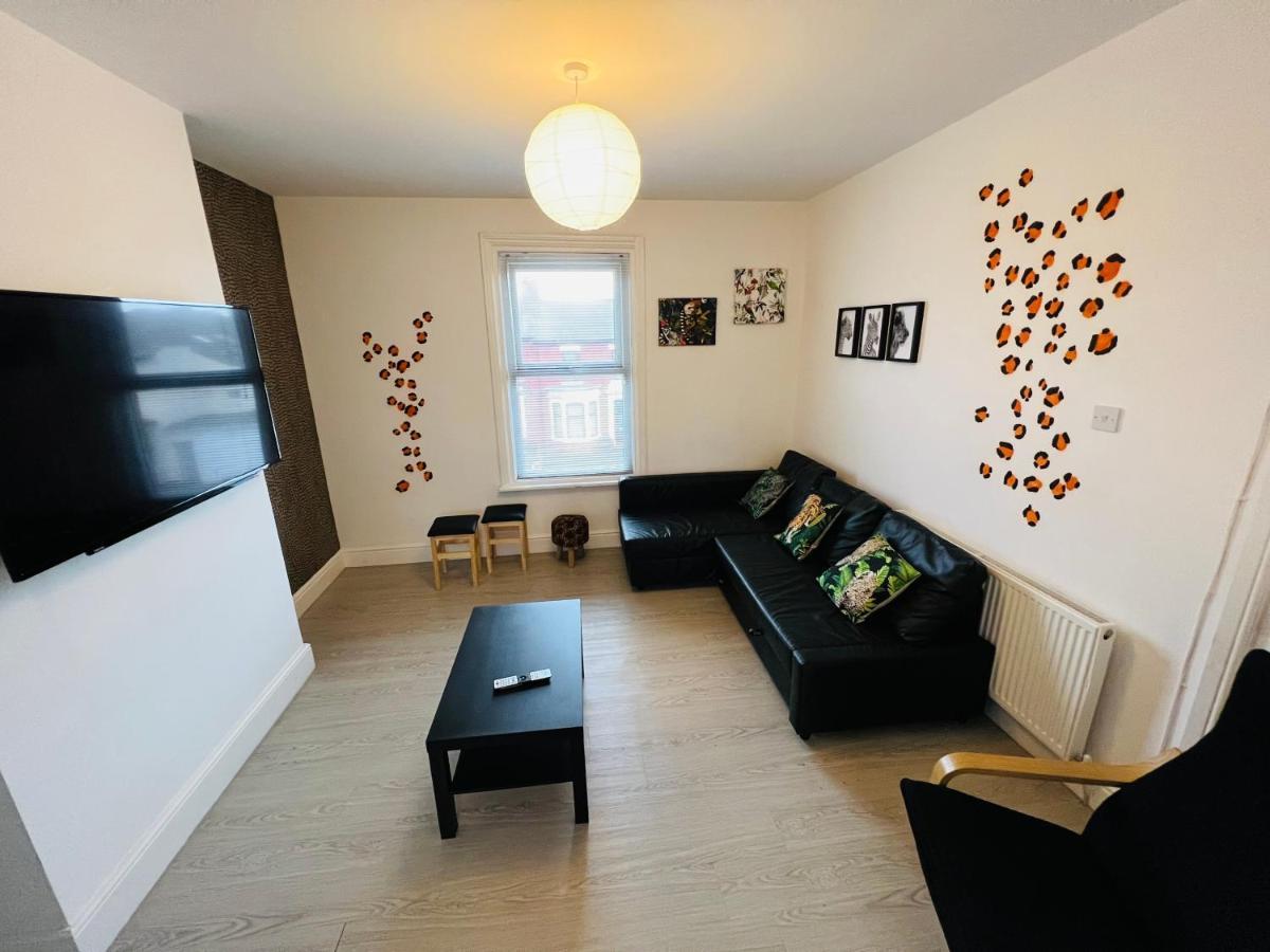 Safari Apartment, Free Parking, 10Min Walk To Blackpool Tower, Sleeps 12 Exterior foto